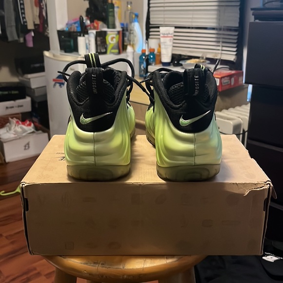Electric Green Nike air foamposite - Picture 4 of 4